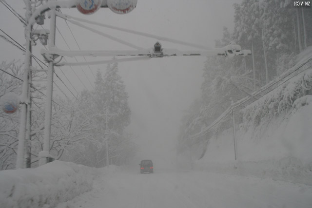 雪景色　雪道　道路 福井県の道路 国道157号 勝山市