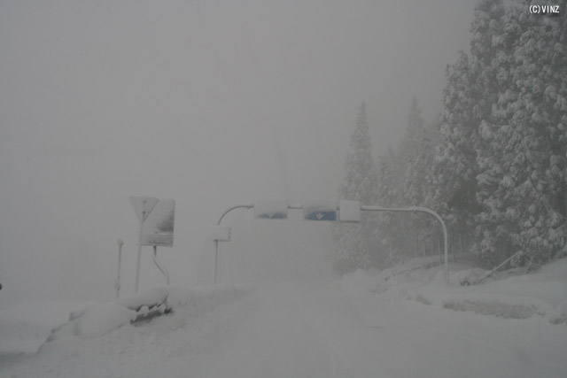 雪景色　雪道　道路 福井県の道路 国道157号 勝山市