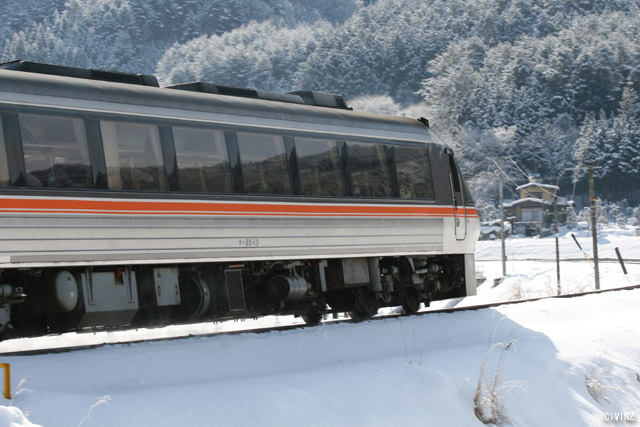 雪景色 雪国 冬 鉄道 高山本線 特急 ワイドビューひだ（飛騨）